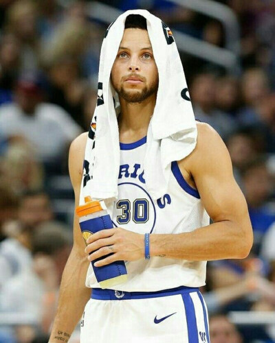 防守球员巴 防守球员巴