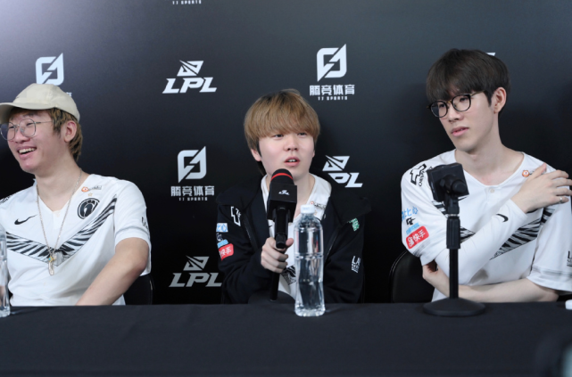 是否应该以 是否应该以